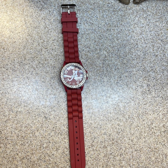 ALABAMA FANS. RED WATCH WITH WHITE A ON FACE.  NEW BATTERY main image 8